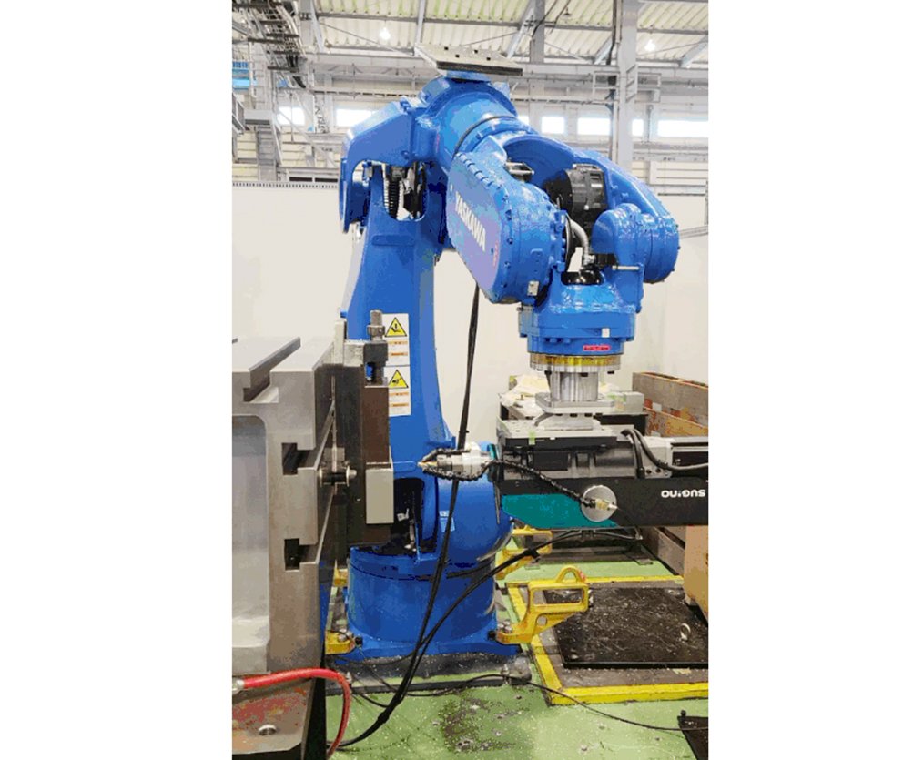 8-10面ロボット座談会P7安川電機.jpg