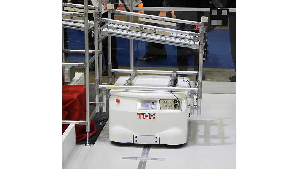 14・15面モノづくり特集・ロボットP5THKのAGV(220309国際ロボット展).jpg