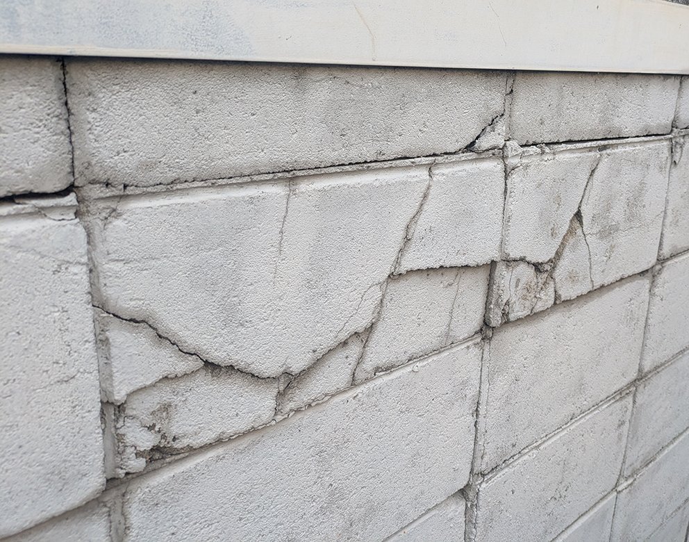 Rの時代_危険なブロック塀_234634809.jpg