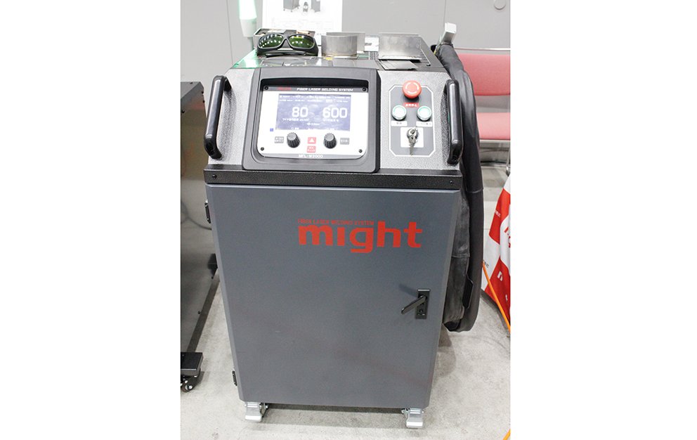 マイト工業_レーザー溶接機.jpg