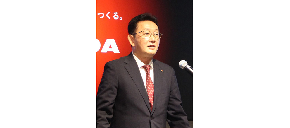 アマダ・本社内展示場で新製品披露P1.jpg