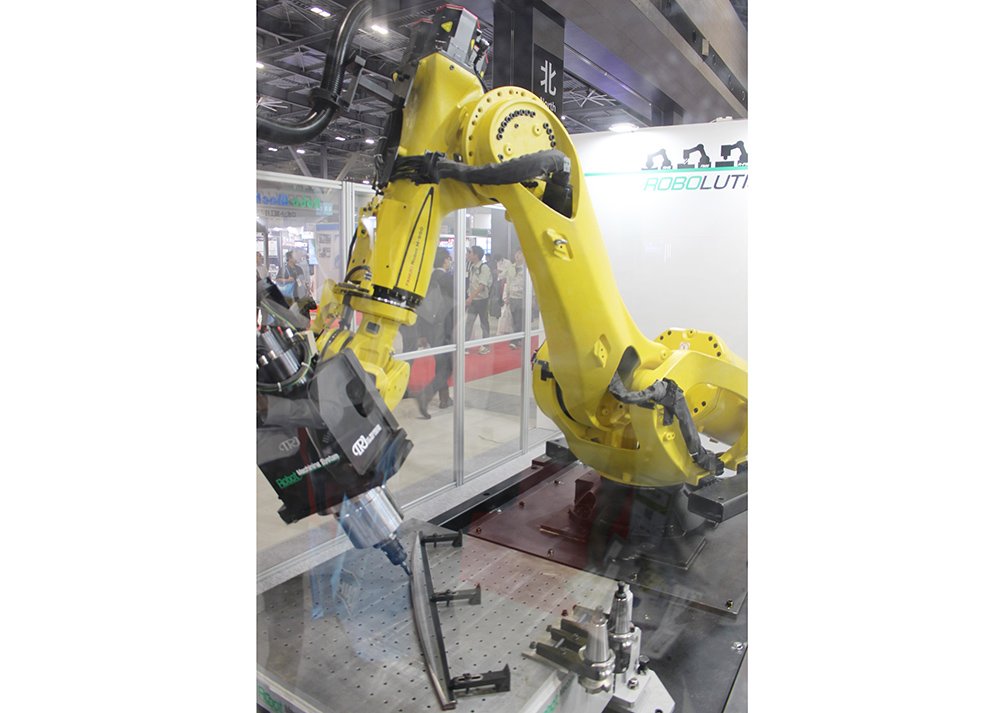 1面【扉の先】ロボット切削P2トライエンジニアリング.jpg